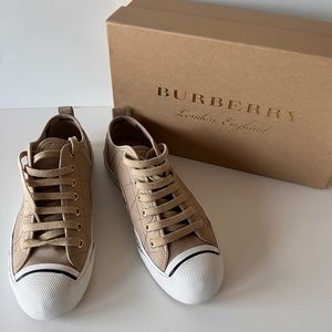 ❌SOLD❌ Burberry Sneakers 37